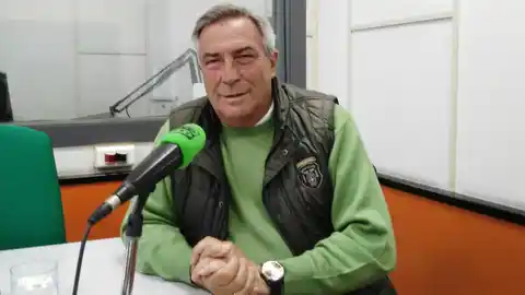 Álvaro Muñiz, cabeza de lista electoral de Foro en Gijón Entrevista de campaña en el programa "Gijón en la Onda"