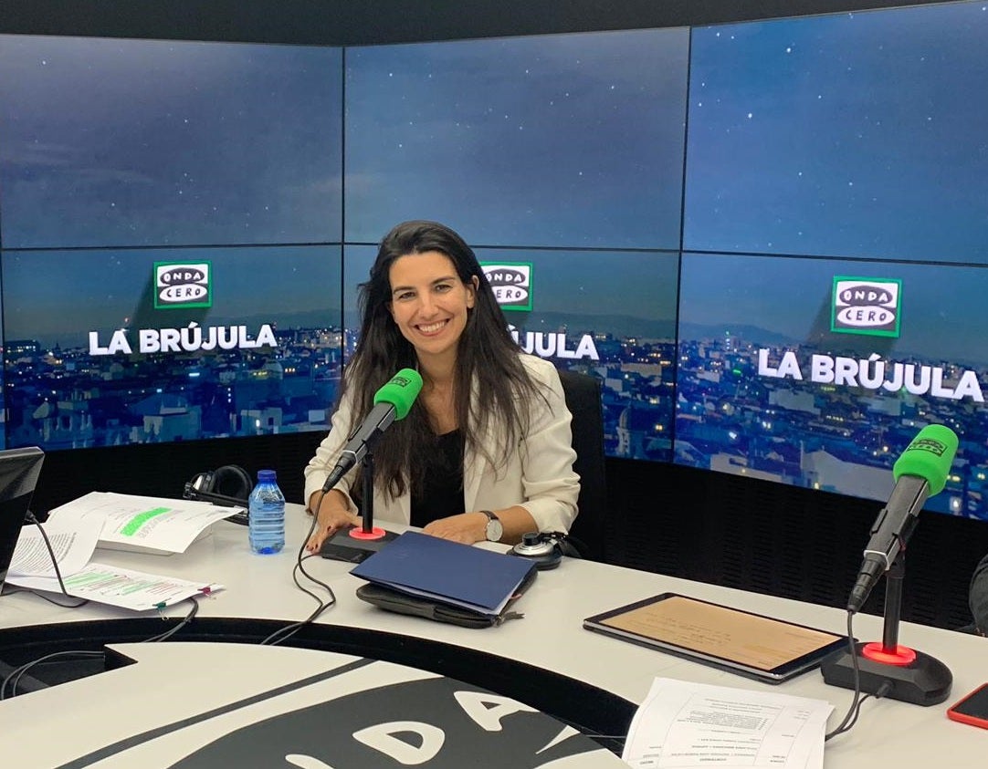 Rocío Monasterio: "No puede ser que los niños no sepan quién es Adolfo Suárez y sean especialistas en fetichismo con los pies" Rocío Monasterio: "No puede ser que los niños no sepan quién es Adolfo Suárez y sean especialistas en fetichismo con los pies"