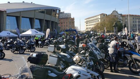 Motos