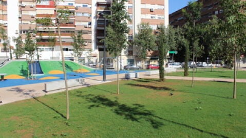 Jard&iacute;n frente a la Mezquita