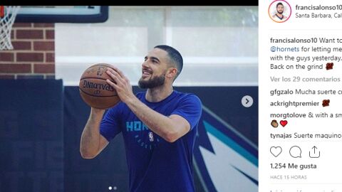 Francis Alonso durante un entrenamiento con los Hornets