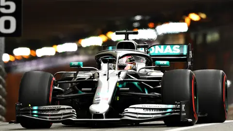 Lewis Hamilton pilota el Mercedes en el trazado de Montecarlo Lewis Hamilton pilota el Mercedes en el trazado de Montecarlo