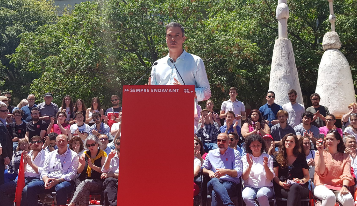Sánchez y Casado coinciden hoy en Palma con actos de precampaña para las generales Sánchez y Casado coinciden hoy en Palma con actos de precampaña para las generales