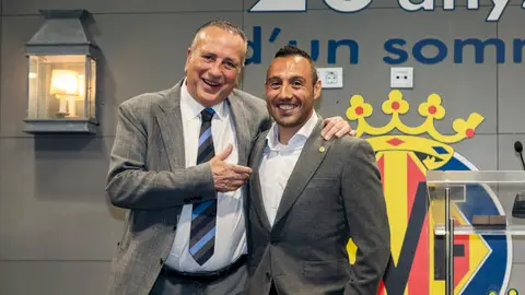 Santi Cazorla junto al presidente, Fernando Roig Santi Cazorla junto al presidente, Fernando Roig