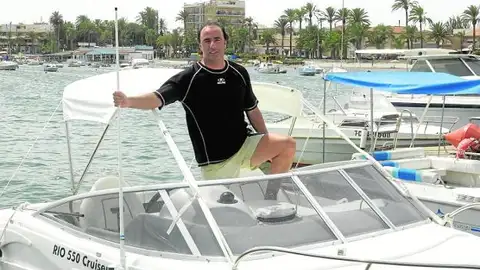 PINA EN SU YATE PINA EN SU YATE