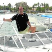 PINA EN SU YATE