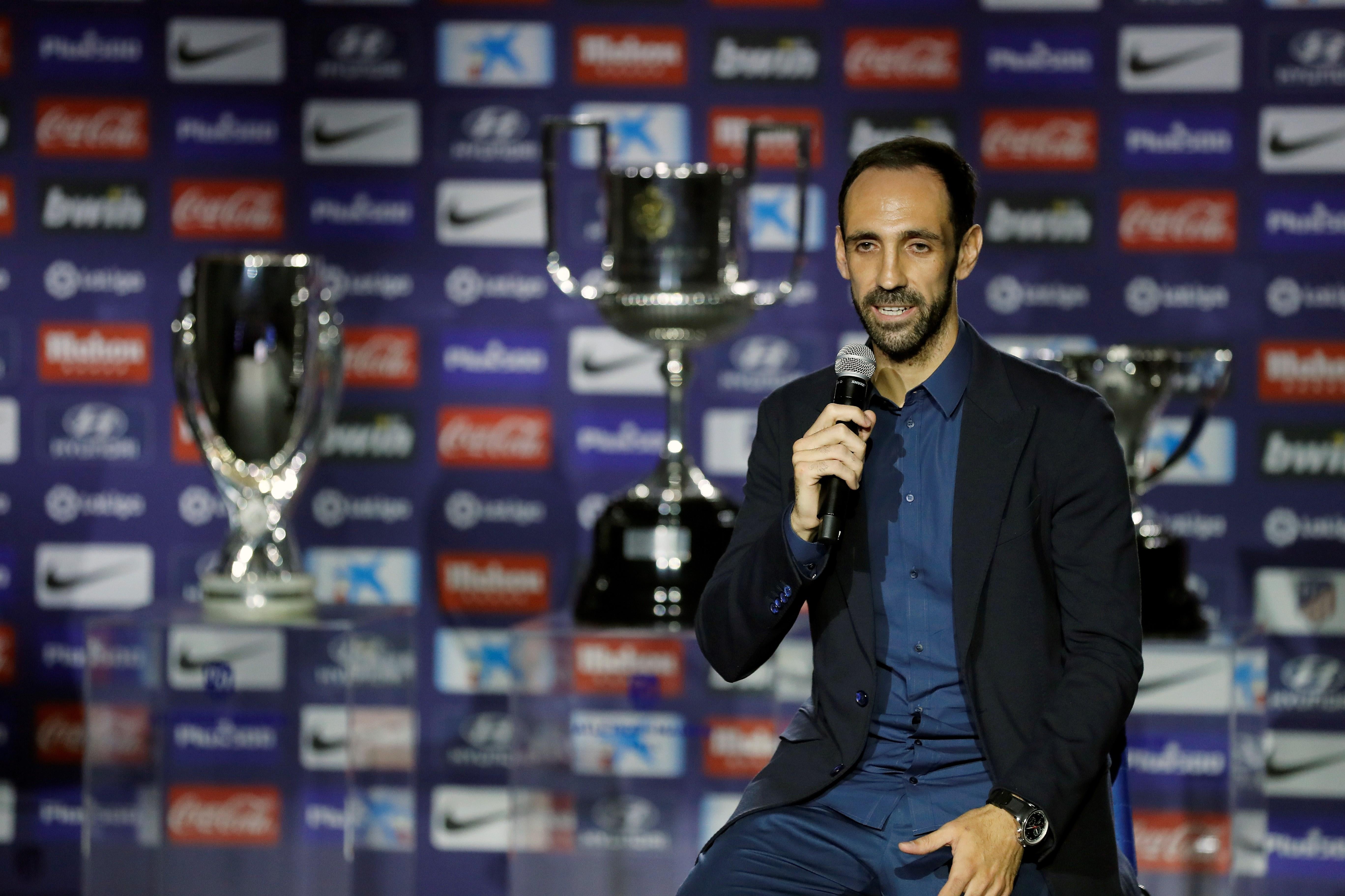 Juanfran se va del Atlético: "Vino un vikingo y se va un indio" Juanfran se va del Atlético: "Vino un vikingo y se va un indio"