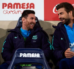 Messi y Piqué en el banquillo Messi y Piqué en el banquillo