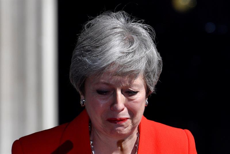 Theresa May rompe a llorar al término del anuncio de su dimisión Theresa May rompe a llorar al término del anuncio de su dimisión