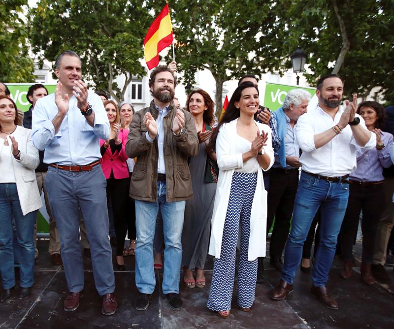 Rocío Monasterio y Ortega Smith piden el voto para frenar a la izquierda en Madrid Rocío Monasterio y Ortega Smith piden el voto para frenar a la izquierda en Madrid