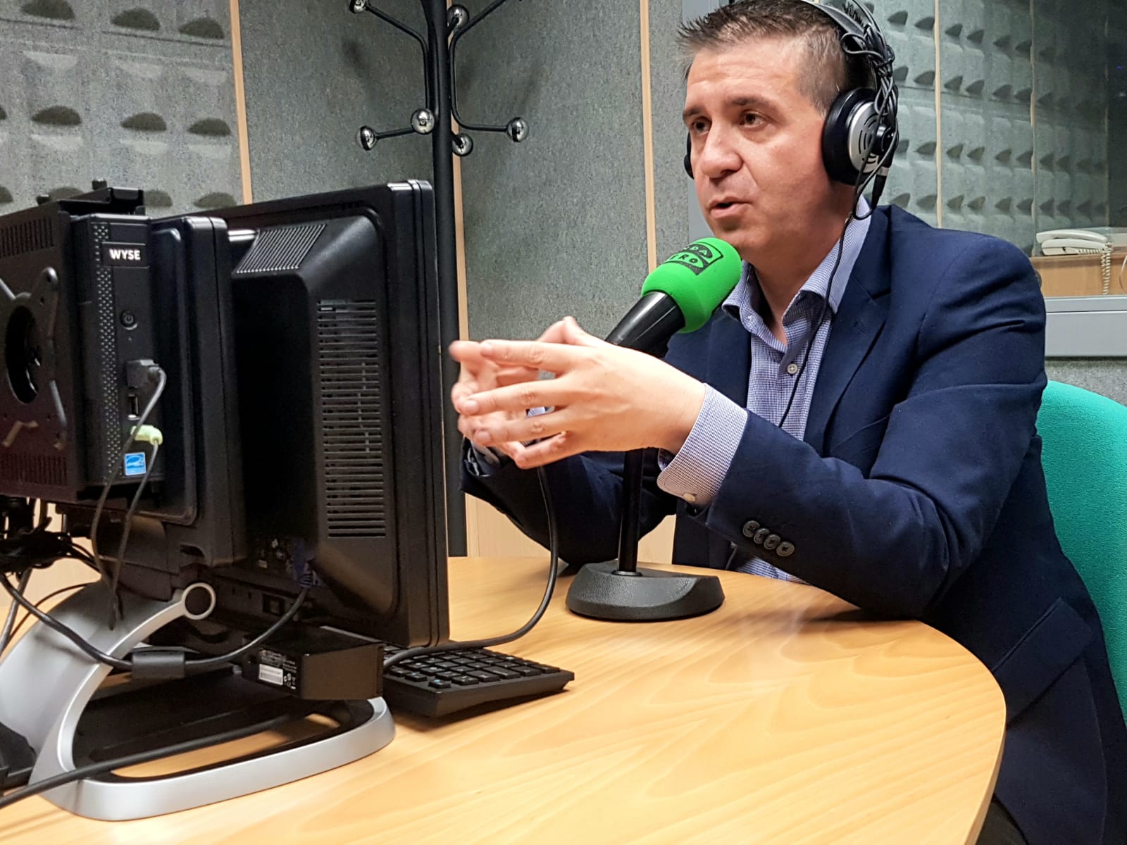 Santiago Cabañero: "Me satisface que se hable ahora de despoblación, pero me da rabia que el Partido Popular cerrara en su día colegios y servicios y Ciudadanos hace tres años quisiera reducir pueblos pequeños" Santiago Cabañero: "Me satisface que se hable ahora de despoblación, pero me da rabia que el Partido Popular cerrara en su día colegios y servicios y Ciudadanos hace tres años quisiera reducir pueblos pequeños"