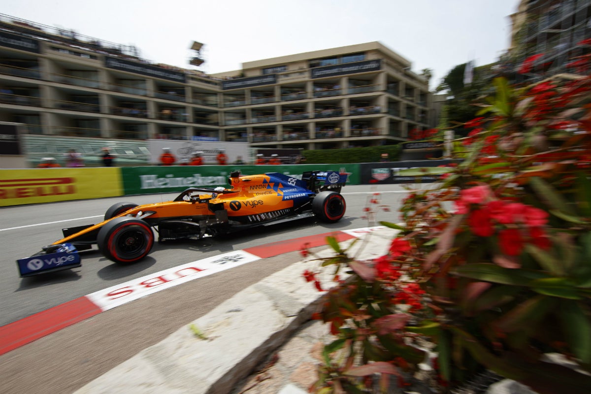 Carlos Sainz: "Si las cosas se hacen bien como equipo se pueden ganar un par de puestos" Carlos Sainz: "Si las cosas se hacen bien como equipo se pueden ganar un par de puestos"