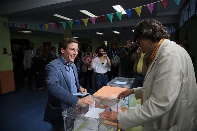 Almeida llama a la participación y se muestra "optimista" de cara al 26M Almeida llama a la participación y se muestra "optimista" de cara al 26M