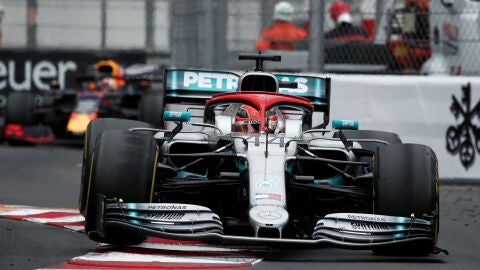 Lewis Hamilton, en acci&oacute;n en el trazado de Montecarlo