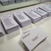 Papeletas en las Elecciones Municipales de 2019 en un colegio de Elche.