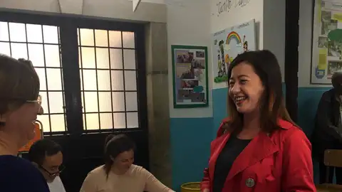 La candidata de los socialistas al Parlament, Francina Armengol, votando en un colegio de Palma. La candidata de los socialistas al Parlament, Francina Armengol, votando en un colegio de Palma.