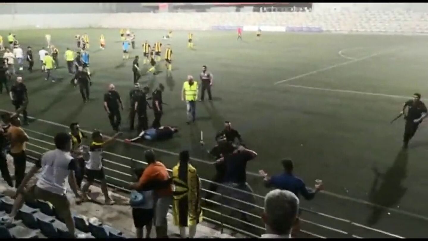 Un detenido tras una pelea multitudinaria en un partido de f&uacute;tbol en Alcal&aacute; de Guada&iacute;ra