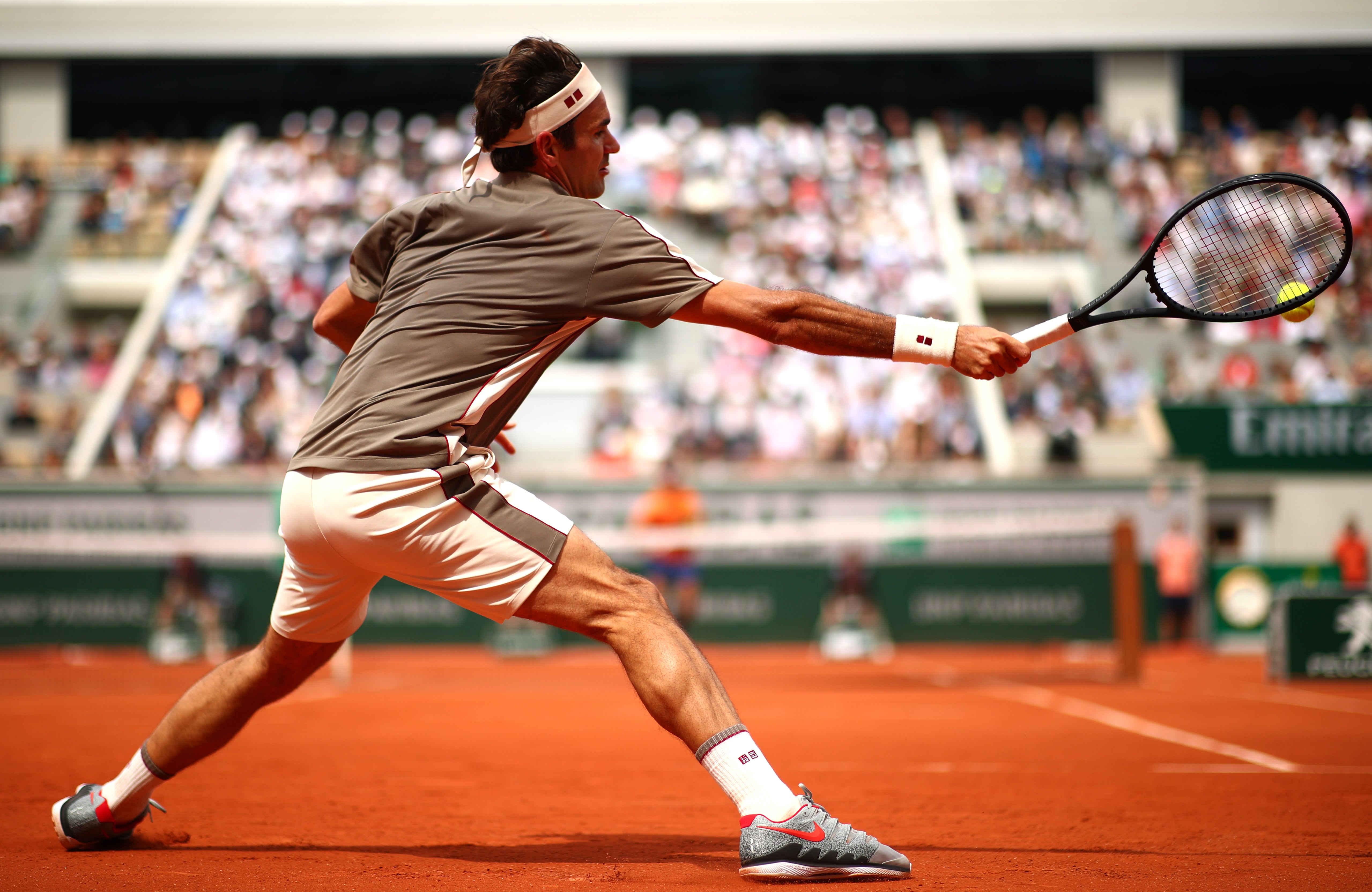 Federer regresa a Roland Garros con una cómoda victoria tres años después Federer regresa a Roland Garros con una cómoda victoria tres años después