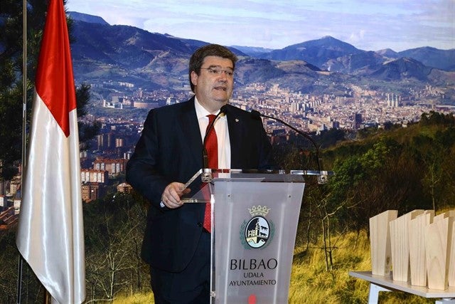 Juan Mari Aburto, sobre la hostelería de Bilbao: "Hemos aprobado un plan de apoyo y recuperación mediante bonos" Juan Mari Aburto, sobre la hostelería de Bilbao: "Hemos aprobado un plan de apoyo y recuperación mediante bonos"