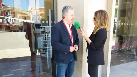 El portaveu de l´equip de govern Javier Serralvo durant la seva intervenció en Onda Cero Vila-real. Vila-real està vivint una jornada electoral amb normalitat i sense incidents.