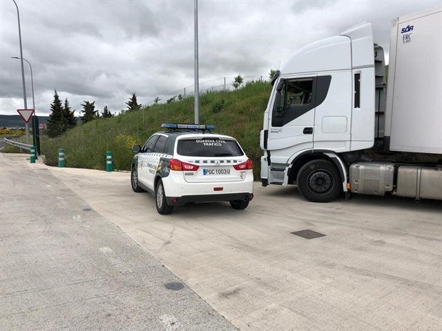 Un camionero circula en dirección contraria y sextuplica la tasa de alcohol permitida Un camionero circula en dirección contraria y sextuplica la tasa de alcohol permitida