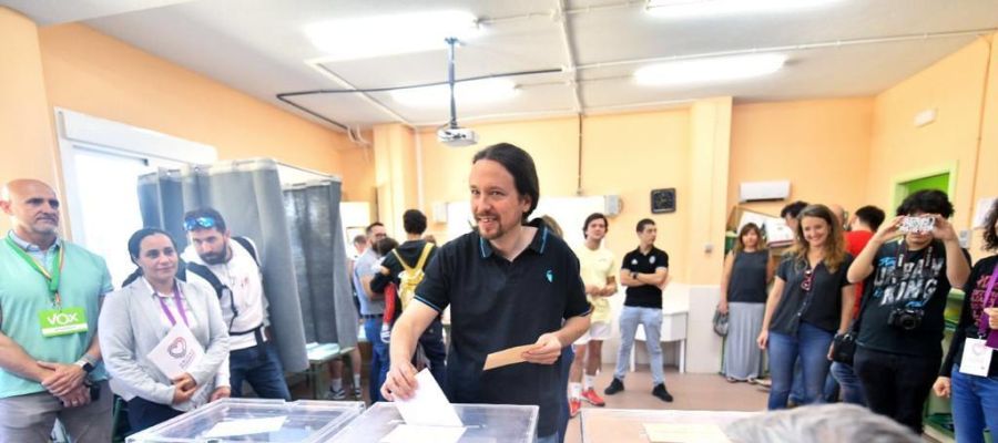 Pablo Iglesias vota