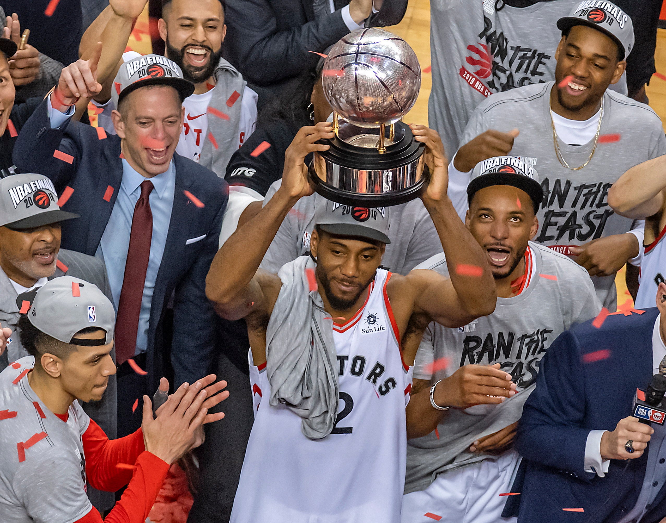 Kawhi Leonard mete a los Raptors en la primera final de la NBA de su historia Kawhi Leonard mete a los Raptors en la primera final de la NBA de su historia