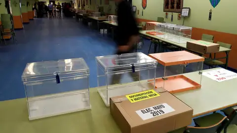 Las mesas electorales en un colegio público madrileño Las mesas electorales en un colegio público madrileño