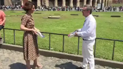 Ayanta Barilli y Santiago Posteguillo en Roma con sus libros, ganador y finalista del Premio Planeta Ayanta Barilli y Santiago Posteguillo en Roma con sus libros, ganador y finalista del Premio Planeta