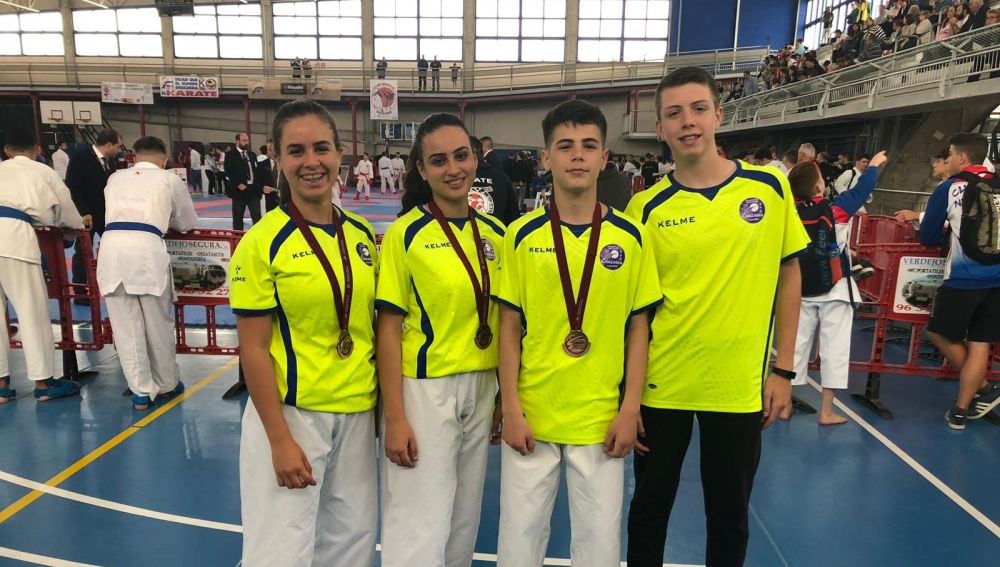 Los cuatro representantes del Club Karate Do Shotokan Chazarra en la primera jornada de la Liga Autonómica.