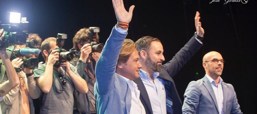 Jorge Campos, líder de VOX Baleares, junto a Santiago Abascal. Jorge Campos, líder de VOX Baleares, junto a Santiago Abascal.