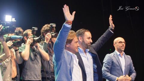 Jorge Campos, l&iacute;der de VOX Baleares, junto a Santiago Abascal. 