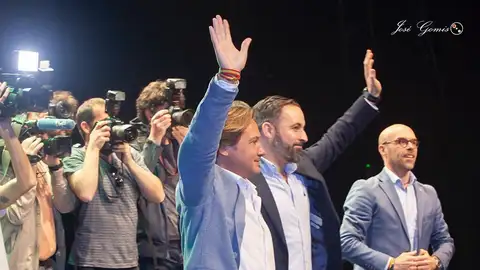 Jorge Campos, líder de VOX Baleares, junto a Santiago Abascal. Jorge Campos, líder de VOX Baleares, junto a Santiago Abascal.