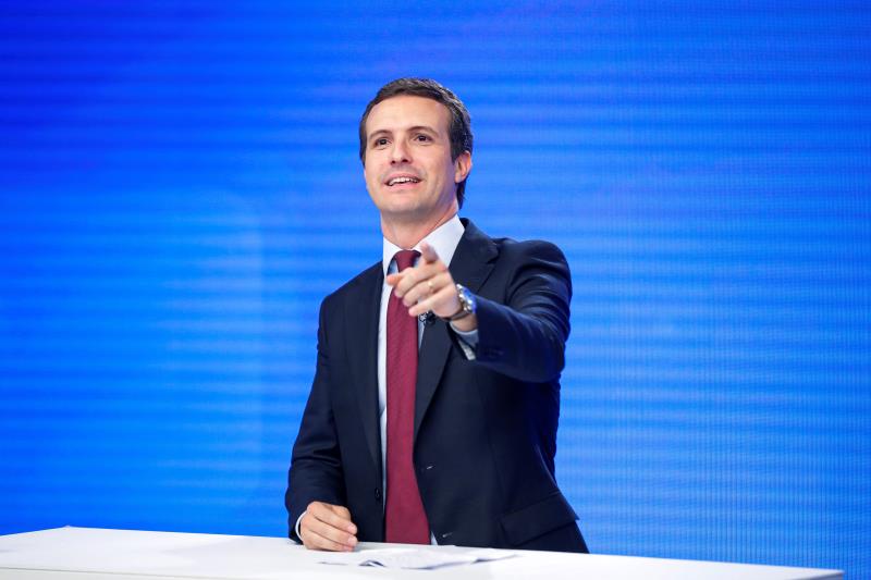 Casado insta a Sánchez a explicar el "pacto" con Bildu en Navarra: "Está dejando claro con quién quiere ser investido" Casado insta a Sánchez a explicar el "pacto" con Bildu en Navarra: "Está dejando claro con quién quiere ser investido"