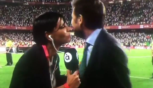 La cobra viral de Mateu Alemany a una periodista tras ganar la Copa del Rey La cobra viral de Mateu Alemany a una periodista tras ganar la Copa del Rey
