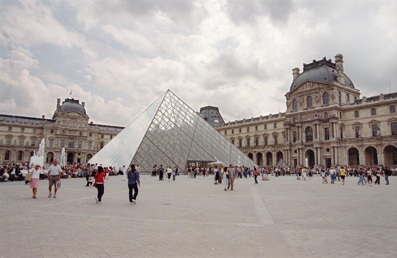 El Museo del Louvre cierra por las protestas del personal de seguridad por la masificación El Museo del Louvre cierra por las protestas del personal de seguridad por la masificación