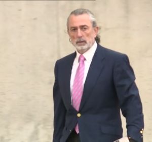 Francisco Correa, condenado a casi siete años de cárcel por prevaricación y fraude en contratos de Aena Francisco Correa, condenado a casi siete años de cárcel por prevaricación y fraude en contratos de Aena