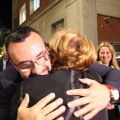  L'alcalde José Benlloch va arribar a la seu del partit socialista amb la primera recepció de sa mare.