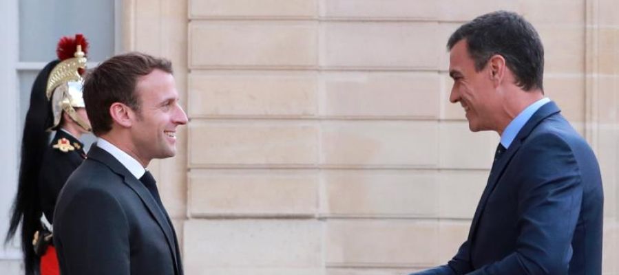 Emmanuel Macron recibe a Pedro Sánchez en París Emmanuel Macron recibe a Pedro Sánchez en París