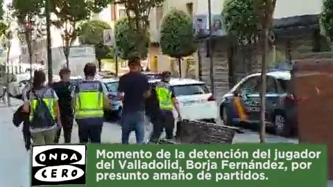 El momento de la detención del jugador del Valladolid, Borja Fernández, por presunto amaño de partidos El momento de la detención del jugador del Valladolid, Borja Fernández, por presunto amaño de partidos