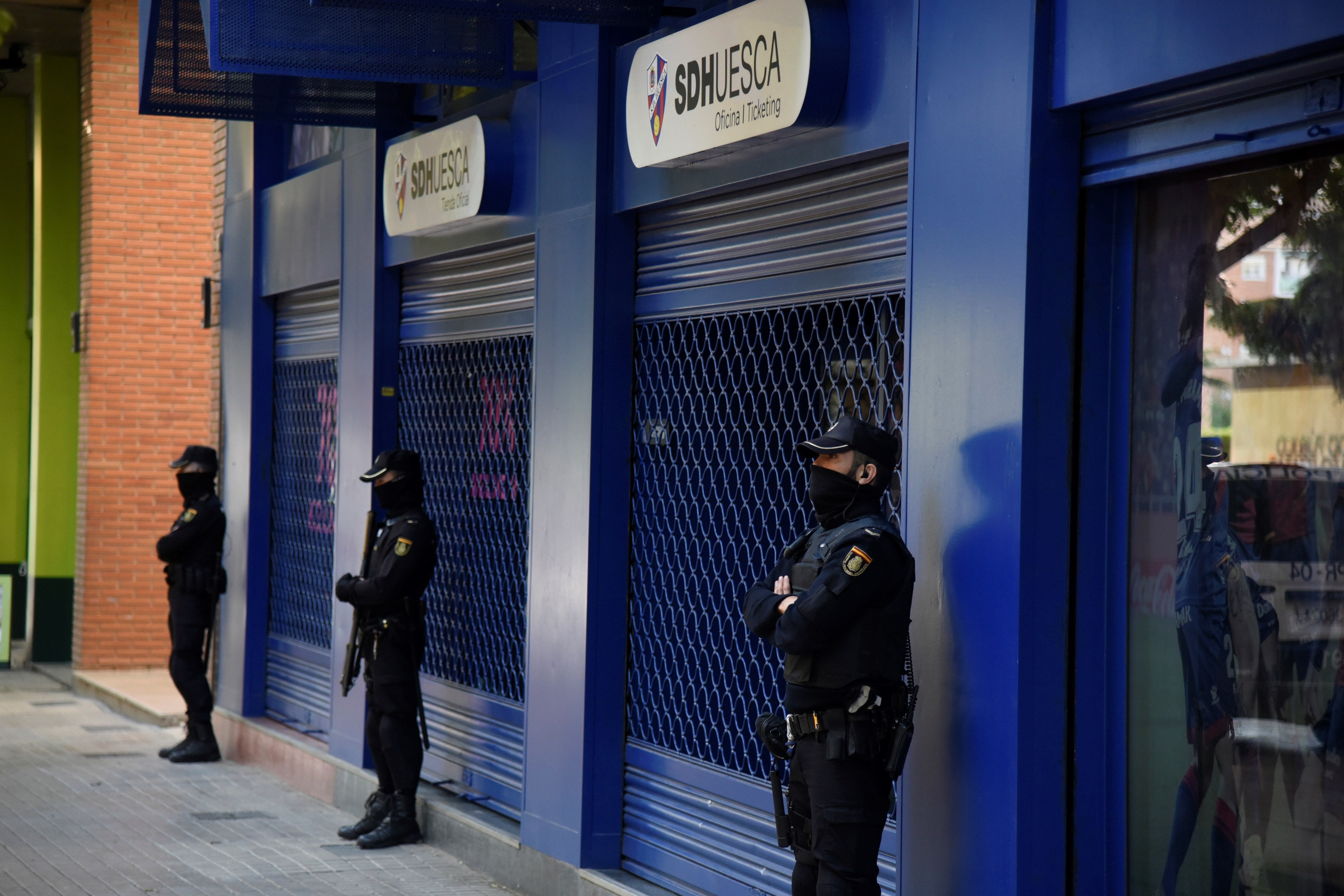 La Policía registra la sede del Huesca en la operación por presunto amaño de partidos La Policía registra la sede del Huesca en la operación por presunto amaño de partidos
