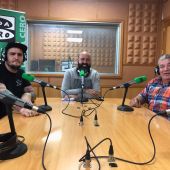 Safe Cruz, chef de CuernoCabra, y Humberto Rodríguez, responsable de El Padrino, con Sergio Miró en Onda cero Canarias
