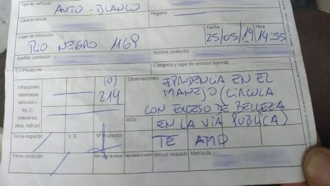 Multada por "exceso de belleza"