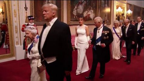 Trump vuelve a cometer otro fallo de protocolo con la reina Isabel II