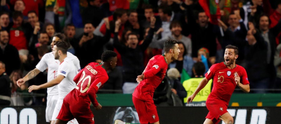 Cristiano Ronaldo celebra uno de sus tres goles contra Suiza Cristiano Ronaldo celebra uno de sus tres goles contra Suiza