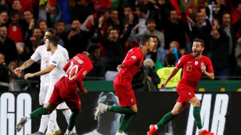 Cristiano Ronaldo celebra uno de sus tres goles contra Suiza