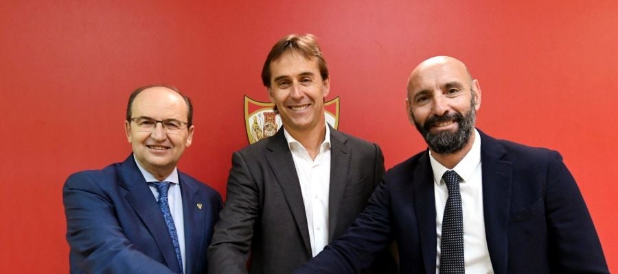 Julen Lopetegui, en su presentación junto a Monchi y José Castro Julen Lopetegui, en su presentación junto a Monchi y José Castro