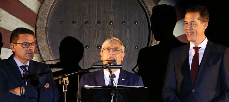 El eldense Pepe Blanes pregonó anoche las fiestas de Moros y Cristianos 2019 de Elda. El eldense Pepe Blanes pregonó anoche las fiestas de Moros y Cristianos 2019 de Elda.