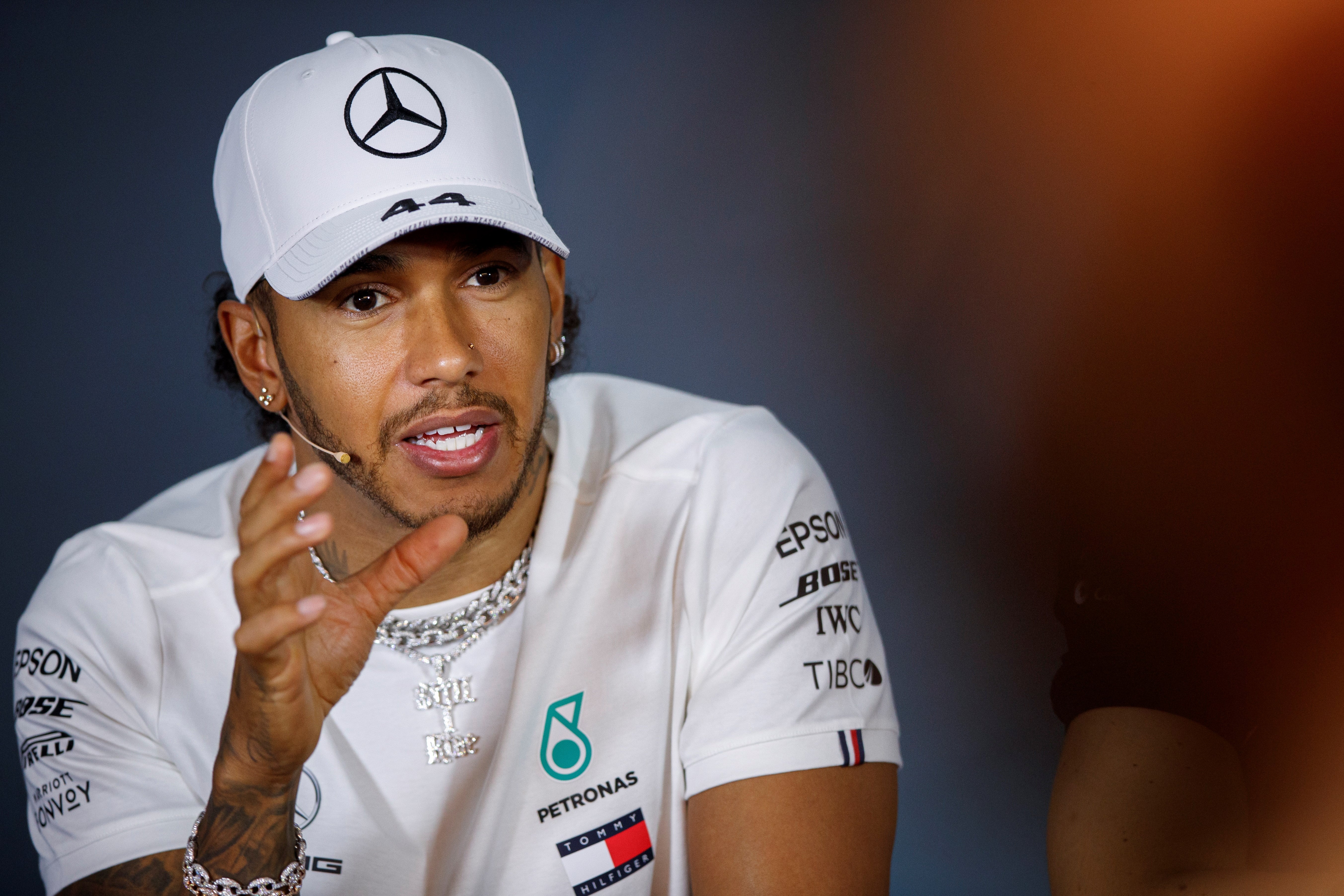 Hamilton y su lista de cambios para la Fórmula 1: "Coches con motor V12, pilotaje sin ayudas y cambio manual..." Hamilton y su lista de cambios para la Fórmula 1: "Coches con motor V12, pilotaje sin ayudas y cambio manual..."