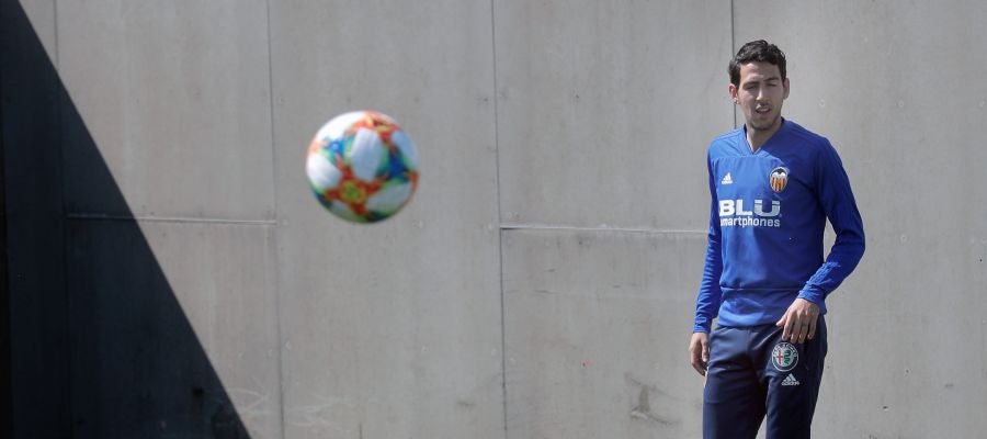 Parejo, durante un entrenamiento con el Valencia Parejo, durante un entrenamiento con el Valencia